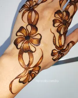 unique florals mehndi design  #henna #bodyart #hennatattoo #mehndi #hennadesign #hennaartist #hennawedding #hennadesigns #hennainspire #hennalove #mehndidesign #hennainspo #hennartist #mehndihenna #Ramadan#viral#trending#instagood#instadaily#explorepage#abudhabi#uae#dubai#india#Love #mehndilove #hennapro #mehndibride #mehndilovers  .#tiktok #viraltiktok #viral 
