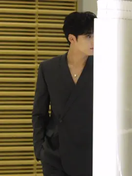 The way he walks 😫😫 #mingyu #kimmingyu #seventeen #seventeen17_official #fyp #fypシ゚ #foryou #foryoupage 
