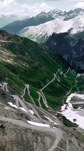 😍¿Es el Passo dello Stelvio uno de los puertos más hermosos del mundo? 👌Es el Passo dello Stelvio uno de los puertos más hermosos del mundo 📹 tour.pics #ciclismo #Cycling #stelvio #passodellostelvio #puertos