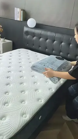 A bedsheet is easier to wash than a mattress (mattress protector) #bedsheet#bed #sheet #protect #fyp #tiktok