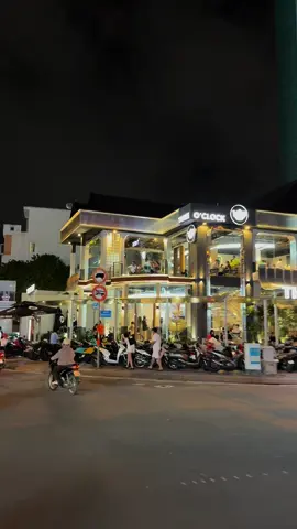 Lộ diện quán cafe có vị trí đắc địa, hot n.h.ấ.t Sài Gòn ngay lúc này. #hothitsaigon #saigon #threeoclock #coffee #diadiemhot #diadiemhenho #xuhuong #fyp 