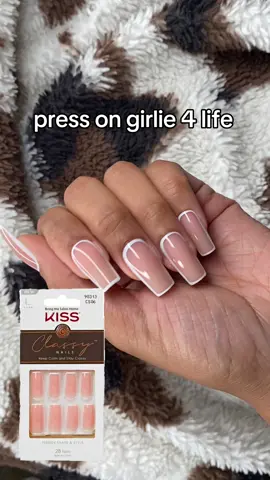 It's giving fresh out the nail salon 🤭✨💅🏾 #pressonnailstutorial #kisspressonsnails #minimalnails 