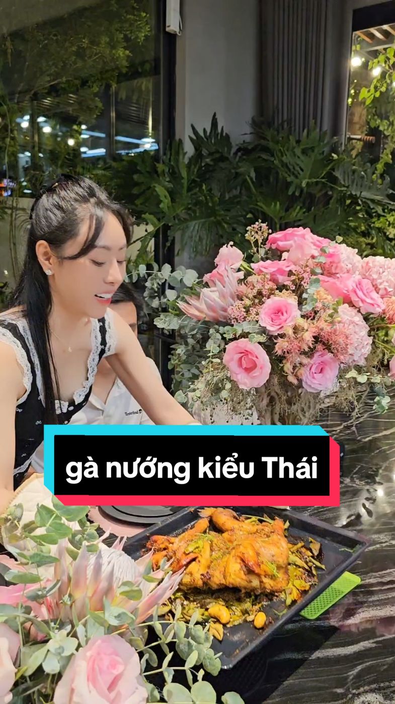 ÔI cái món gà Thái Lan này nhà Linh ăn 2.5kg mà vẫn thòm thèm. Bông bảo: mai mình làm lại dc ko mẹ. Vừa nhanh, vừa dễ mà quan trọng là siêu ngon. Nhất định phải thử nhé cả nhà ui ơi.