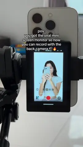 a must have for content creators fr 🔥😮‍💨 filming is so much easier now with this back camera screen monitor!! #miniscreen #screenmonitor #contentcreator #ugc  #kingma 