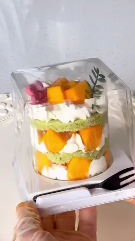Mini mango cake #fyp #cakedecorating #cutecake #mangocake 
