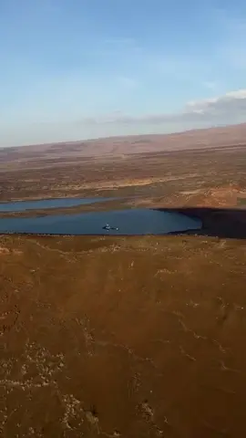 🥹 Nabiyotum is the most famous and beautiful crater in Kenya. It is located next to another prominent landmark, the largest alkaline lake in the world of Turkana. (Shared by @tropicair) #PlacesKenya 