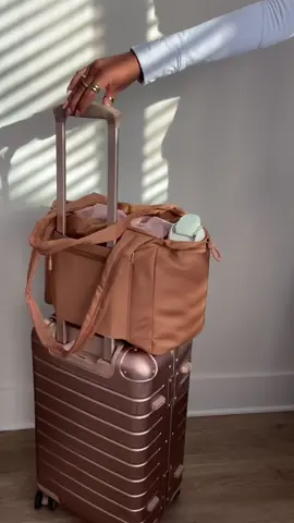 “These HOBO GO styles have helped me so much while being on the go because I can fit everything I need for a weekend trip or packed day around the city without stressing about how much I need to consolidate.” - @kiarranorman + ROLL MODEL KIT in quicksilver #HOBOGO #GO  Gone in just 10 days!! Our All In One Tote came and went in the color Dune 🤎