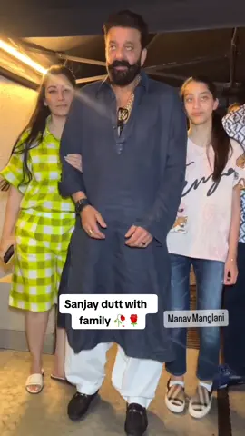 Sanjay dutt with family 🥀❤️#foryoupage #foryou #fyp #trending #standwithkashmir #burhan_tv #tiktok 