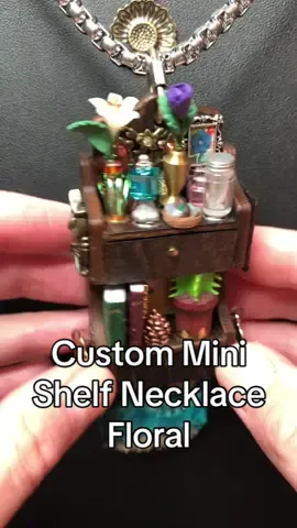She likes it! #customart can be nerve-racking! Thankfully she’s happy #floralart #handmadejewelry #miniature #uniquejewelry Thank you@Trudy Cool! 