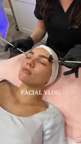 A much needed pamper sesh with Bella at @puremedspa_lv 🥹🤍 my skin feels amazing now 🥰  #facialvlog #skincare #hydradermabrasion #facialtreatment #vegasmedspa #treatingacne #clearskin #skinextractions #skintok #comegetafacialwithme #facialtime 