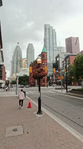 A quick skate along Front St Toronto @insta360_official  #insta360 #insta360x4 #toronto #hyperlapse #hyperlapsevideo #frontstreet #unionstationtoronto #berczypark #royalyork #cityoftoronto #discoverontario #exploretoronto #explorecanada #tiktoktoronto 