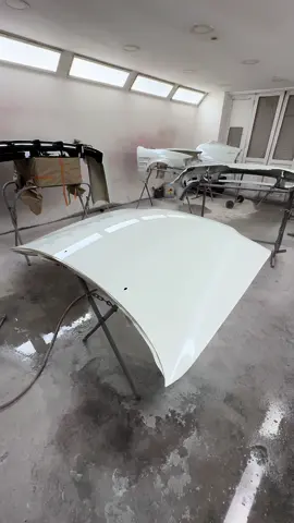 Pearl white chaser respray progress #jzx #jzx100 #reapray #pearl #pearlwhite #paint #offthegun #carrefinishing #toyotachaser #bodyshop #gmcautostyling 