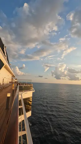 Atardecer desde el MSC Seascape Cruise 🚢 #tiktok #travel #vacaciones #viajes #msc #mscseascape #cruise #crucero 