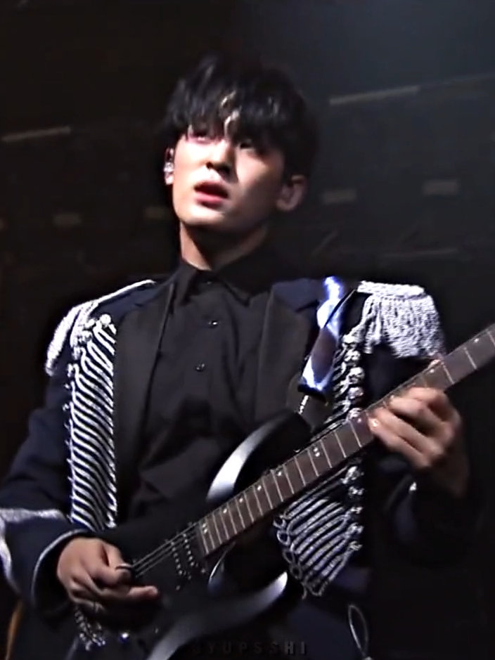 if I don't see him playing the guitar soon, I'm going to lose it. ________________________________ #mingyu #kimmingyu #mingyuseventeen #mingyuedit #seventeen #seventeen17_official #seventeen세븐틴 #seventeenedit #svt #svtcarat #svtedit #fyp #fypシ #foryou #viral #kpopfyp #kpopedit #chaseatlantic  ________________________________ @thmxgyu @wonudoll @moonlighttxrrrr @ae_nhypen @scoop1es @svteezz_ @diwonuus @kyeomvsp @junstrvgyy @gyujhn._ @lqvehannie @t.zierr @cheersdino @veecheolin @hdyikdl127 @mi.ngyuz @featscoup @lovjunhui