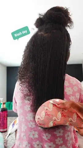 Yanee’s wash day went like this ❤️ #washdayroutine #washday #toddlerhairstyles #toddlerhair #fyp #hairmaintenance #curlyhairroutine #curlyhair 