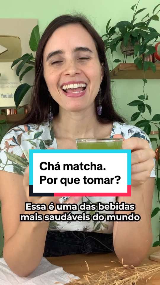 O CHÁ MAIS SAUDÁVEL DO MUNDO!  Hoje venho te ensinar a fazer e contar também sobre as propriedades do chá matcha, um tipo de chá verde, que é considerado como o chá mais  antioxidante que existe.  O matcha é uma bebida saudável com propriedades anti-inflamatórias. Vem aprender a fazer e onde encontrar.  #chamatcha #bebidasaudavel #antiinflamatorio #alimentacaosaudavel #receitasaudavel #receitanatural #receitavegana #pensandoaocontrario 