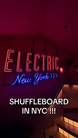 Everyday im shufflin #electricshuffle #shuffleboard #nycthingstodo #nyclife #datenight 