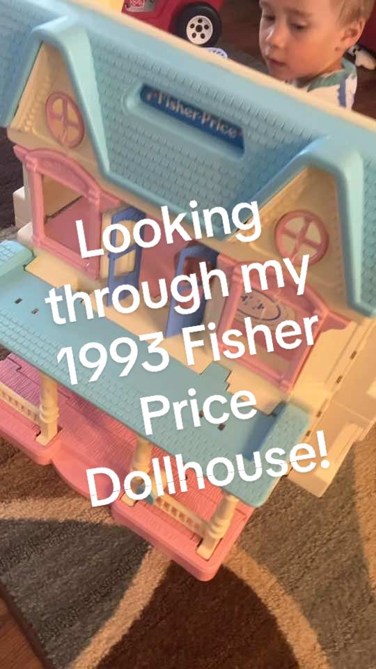 Was anyone else completely OBSESSED with this doll house as a kid?! #fisherprice #dollhouse #90s #90stoys #collectibles #nostalgia #foryou #fyp #fypage 
