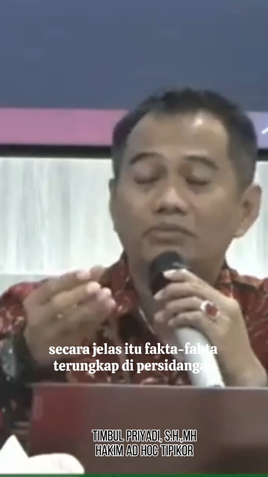 Seorang Hakim tidak boleh Buta n Tuli, kemuliaan dn kehormatan hakim terdapat pada perilaku, putusan dan pertimbangan hukumnya.  #hakim #hukum #negarahukum #mahasiswa #teorihukum #belajarhukum 