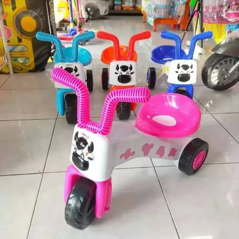 Harga 👉 Rp 75.000 Sepeda Anak bahan Plastik Dapat bergerak maju mundur Karakter hewan lucu Cocok untuk anak yang sedang belajar berspeda dan melatih kelancaran berjalan #fypシ゚viral #fypシ゚viral #fyppppppppppppppppppppppp #fypp #fypdong #lfl #lfl💛 #lfl❤️ #lfl💛️ #lflikes #cilacap #cilacapngapak #cilacap24jam #tokositimemey 