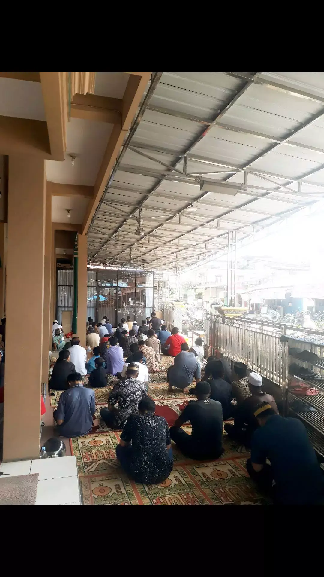 Semoga sholat jumat kita pada hari ini Allah Subhanahu Wa Ta'ala terima sebagai catatan amal kebaikan untuk diri kita di dunia dan akhirat. Amin 🕌 Masjid As-Saeid di JL. Pramuka - Samarinda, Kalimantan Timur #sholatjumat #ibadah #photoshoot #islam #subhanallah #siang #samarinda #kalimantantimur #indonesia 
