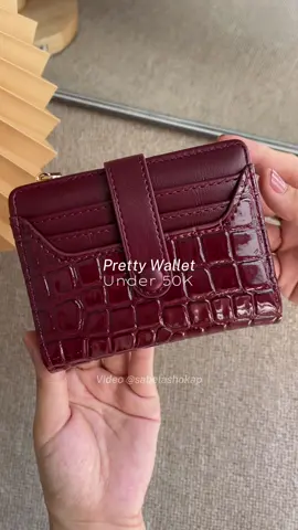 Dompet maroon cakep bgt warnanya😭 ini simple elegan muat banyak kartu, langsung cus beli 🛒 #dompet #dompetwanita #wallet #dompetcantik #dompetmini #walletforwomen 