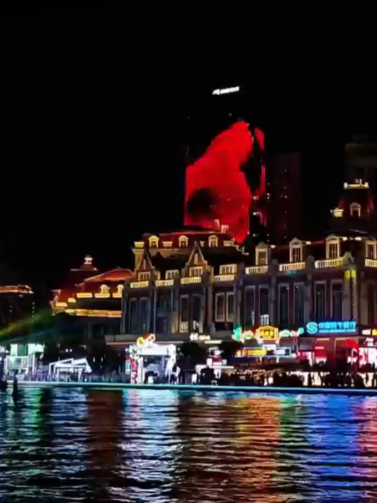 As night falls, #JinwanSquare lights up like a pearl nestled in the #HaiheRiver. This #Tianjin landmark captivates tourists with its unique European-style architecture. The illuminated buildings and sculptures on the square exude a solemn and magnificent atmosphere. Join us to experience the stunning night view of Tianjin! #MiracleTimes #chinatravel