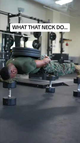 Strong neck is the key 🔑  😳😅 Send this to someone strong.  #traininsaneorremainthesame  #militarymuscle #military #workoutmotivation #strong #strenght #necktraining #training #beastmode 