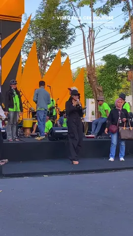 Penyanyi Suliyana Gladi Bersih Opening BEC 2024. Video full silakan cek Channel Youtube LAND OF OSING BANYUWANGI #bec2024 #banyuwangiethnocarnival  #banyuwangiethnocarnival2024 #landofosingbanyuwangi  #dheonlandos 