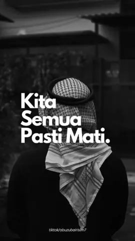Kita semua pasti mati, dan yang paling penting dari hal tersebut adalah bagaimana keadaan kita ketika kita bertemu dengan kematian. Disebutkan dalam kitab Syarh Ushul I’tiqod Ahlussunnah wal jamaah, karya Imam Al-Lalika’i , Disebutkan shahih dari imam Abdullah ibnu ‘Aun rahimahullah (tabiin) beliau berkata: “Barang siapa yang meninggal dunia diatas keislaman dan sunnah (jauh dari kesyirikan dan penyimpangan-penyimpangan) maka baginya itu kabar gembira dengan segala bentuk kebaikan.” Dikitab yang sama juga disebutkan, dahulu ditanyakan kepada Imam Ahmad Rahimahullah tentang orang yang meninggal diatas islam dan sunnah, Maka beliau katakan, “orang itu telah meninggal diatas seluruh kebaikan” Inna lillahi wa inna ilaihi raji’un. Telah meninggalkan kita, Guru kita, Ustadz dari para Ustadz, seorang Ulama yang banyak memiliki jasa untuk kaum muslimin terkhusus di negeri kita ini, yang senantiasa mendakwahkan tauhid dan sunnah. ana tidak punya hubungan keluargaan dengan beliau, belum pernah pula hadir langsung di majelis beliau, hanya menyimak kajian-kajian beliau lewat streaming dan rekaman, tapi kehilangan beliau sangat terasa dihati, “Al-Ustadz Yazid bin Abdul Qodir Jawas” Semoga Allah merahmatinya, mengampuni dosa-dosanya dan menerima segala amal ibadahnya, serta Allah memasukkan beliau ke dalam Surga-Nya Aamiin ya robbal alamiin Semoga kita bisa mengambil manfaat dari nasehat-nasehat beliau yang ada dalam tulisan-tulisan, buku-buku, dan rekaman video dan audio beliau rahimahullah. Dan semoga Allah berikan kita semua ke istiqomahan diatas islam dan sunnah, diatas manhaj para salafush shalih sampai kita bertemu kematian. Aamiin ya robbal alamiin ✍🏻ari abu firas #nasihat #reminder #kematian #dakwahsunnah 