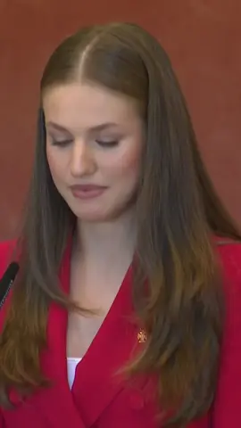 👑✨ La princesa Leonor ha pronunciado su primer discurso fuera de España y se ha atrevido a pronunciar algunas palabras en portugués 🇪🇸🇵🇹. #princesaleonor #visitaoficial 