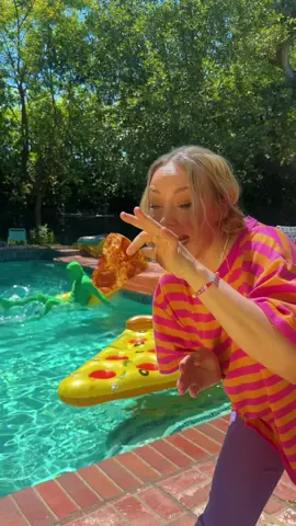 This one’s a little cheesy 🍕 #pizza #vfx 
