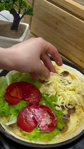 🍄‍🟫🧀Tortilla de Champiñones con Queso. ¡Disfruta de un desayuno delicioso con esta sencilla receta de tortilla de champiñones y queso! Ingredientes: 4 champiñones frescos, cortados en rodajas, 2 huevos, 30g de queso rallado, Sal y pimienta al gusto, Aceite de oliva para la sartén. ¡Listo para disfrutar! #RecetaFácil #DesayunoSaludable #ComidaCasera #pathyaviles #empathyzate 