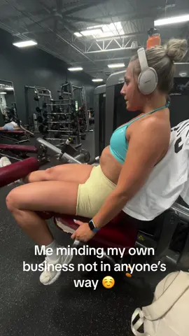 Caught this cute lil moment today when i was recording. My music was off so i could hear everything he said. It was my first day using my tripod and i was very conscious to not be in anyones way. I do this for me because i enjoy making these videos, not for anyone else. Being nice goes a long way babe, try it some time 😘 #gym  #slayed #hometown #viral 