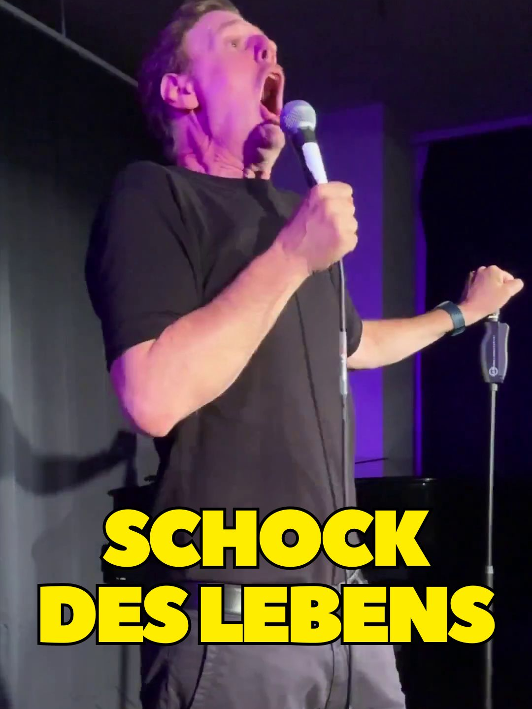 Schock des Lebens Plötzlich bekommst du völlig unerwartet den Schock deines Lebens und das DAFÜR? Aufgenommen in der @kulturschranne Dachau #standup #standupcomedy #comedyreels #live #ehrenpapa #floriansimbeck #joke #witz #kulturschranne #kulturschrannedachau #dachau #fail #auto #autofahren #tour #tourlife #schock #erschrecken #erleichterung #lippenstift #lustig #foryou #foryoupage