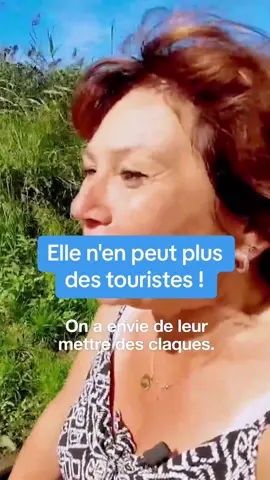 Sur l'ile de Bréhat, cette paysagiste qui habite sur l'île, ne supporte plus les touristes qui l'empêchent de travailler sereinement.#ZoneInterdite, ce mardi à 21:10 #Ile #touristes #travail 