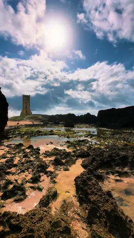 Jaziiirada chilaani Baraawe📍 Maxad ka taqana ✋🏻 Halkan waa astaanti   Baraawe lighthouse, an old lighthouse on the small island of Chilaani.  It is the second lighthouse in Horn Africa after Cape Guardafui #ayeshazubeir📸 #fypシ゚viral  #fypシ゚viral🖤tiktok  #camerawoman  #Vlog  #beachvibes  #baraawe  #2024 