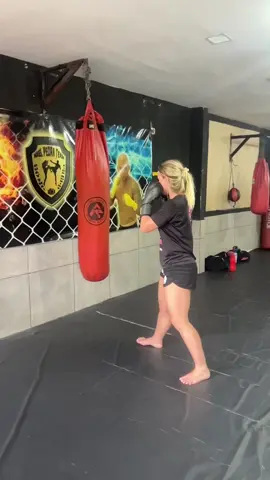 Constância! #luta #muaythai #corpo 