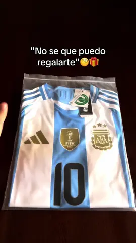 🇦🇷 La camiseta de MESSI🏆⚽️ Es el regalo PERFECTO‼️🫢. #argentina #messi #camisetasdefutbol #camisetasretro #jerseys #playeras #10 