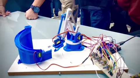 garra altomatica feita na impressora 3d e programada com arduino uno #arduino #programacao #impressora3d 