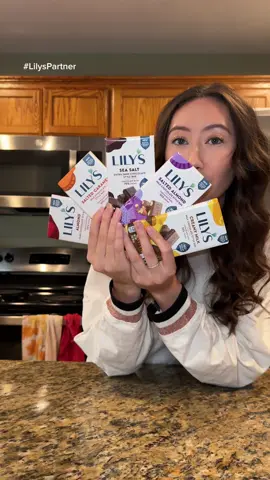 #LilysPartner Still in shock that there’s no added sugar in this delicious chocolate! Please go try Lily’s new rich and creamy recipe and let me know what you think 🍫🥰 @Lily’s Sweets #LilysChocolateStyle #newrecipe #nosugaradded