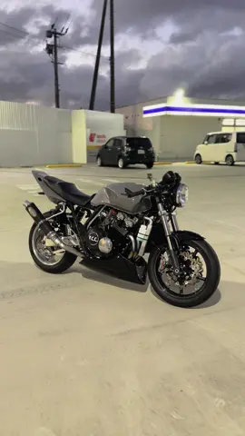 Lonely #cb400sf #nc39 #カスタムバイク #バイクライフ #スーフォア #セパハンネイキッド #倒立フォーク #スカチューン #tmr #熊本 