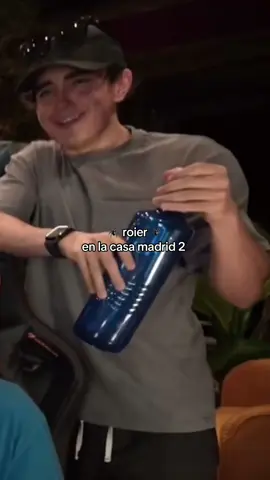 hoy todos andaban pegaditos al roier en la casa madrid JAKDKASKSKS LO EXTRAÑABA 😭 #fyp #roier #roierr #roierclips #roieredit #fypシ゚viral #twitch #lacasamadrid #fypシ #parati #roieryt #streamer #viral #foryou