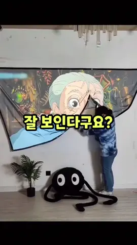< 696. 프로젝터스크린 > 영상 속 잇템은 프로필링크에서 검색해보세요👏🏻 . 화면 크게 보려고 빔 샀는데 낮엔 잘보였었는데.... 이거면 환한 낮에도 잘보인다구요!?🤩 . #빔프로젝터 #영화 