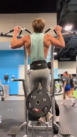 Back and Biceps - 4 sets of 8 - go to falure on the last set and this aplies to every workout seen in this video. #fyp #Fitness #motivation #gym #GymTok #aesthetic #health #Siblings #greekgod #brother #workout #workoutroutine 