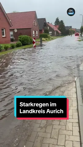 Starkregen in Südbrookmerland und im Landkreis Aurich - Gärten und Straßen in Moordorf überschwemmt. Die Einsatzkräfte der Feuerwehr waren bis 23 Uhr im unterwegs. Redakteurin Karin Böhmer war vor Ort. #Starkregen #Überschwemmung #Feuerwehr 