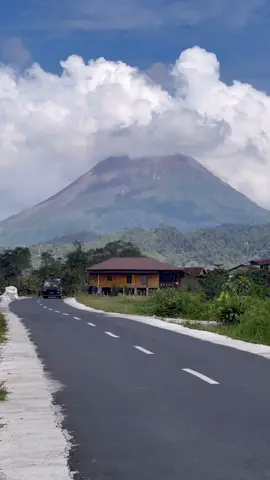 IG @io #gunungsinabung  #sinabungberastagi  #berastagi  #kabanjahe  #sumut  #sumaterautara  #thisissumut  #pariwisatasumaterautara  #pesonaindonesia  #wonderfulindonesia  #indonesia  #asiatenggara  #fy  #fyp  #fypシ゚  #fypage  #fypシ゚viral  #for  #foryou  #foryoupage  #foryourpage  #tiktok @