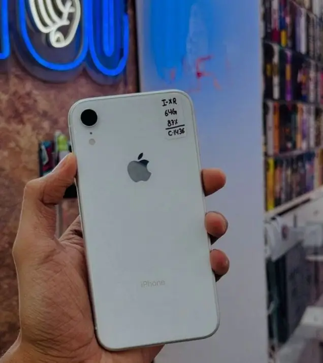 IPHONE XR R1800. Cash on delivery. WhatsApp 0647211626. #SAMA28 #fypシ゚viral 