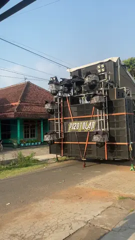 Horeggg pakek bangettt 🤣🔥@K5 Maximal Audio @teamprotolan #karnavalkasingondanglegi #fykarnavalkasingondanglegi2024 #fy #k5maximalaudio #p12otolan 