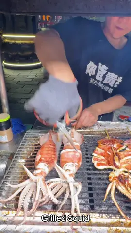 Famous Grilled Squid in Taipei Night Market - Taiwanese Street Food  #tiktokfood #streetfood #fyp 